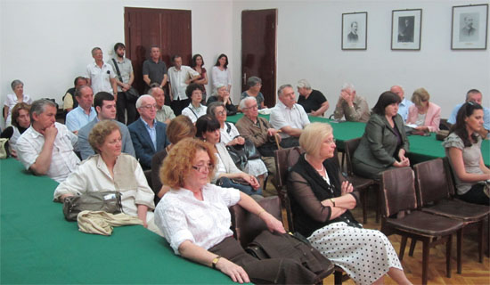 Институту награда „Златна српска књижевност“